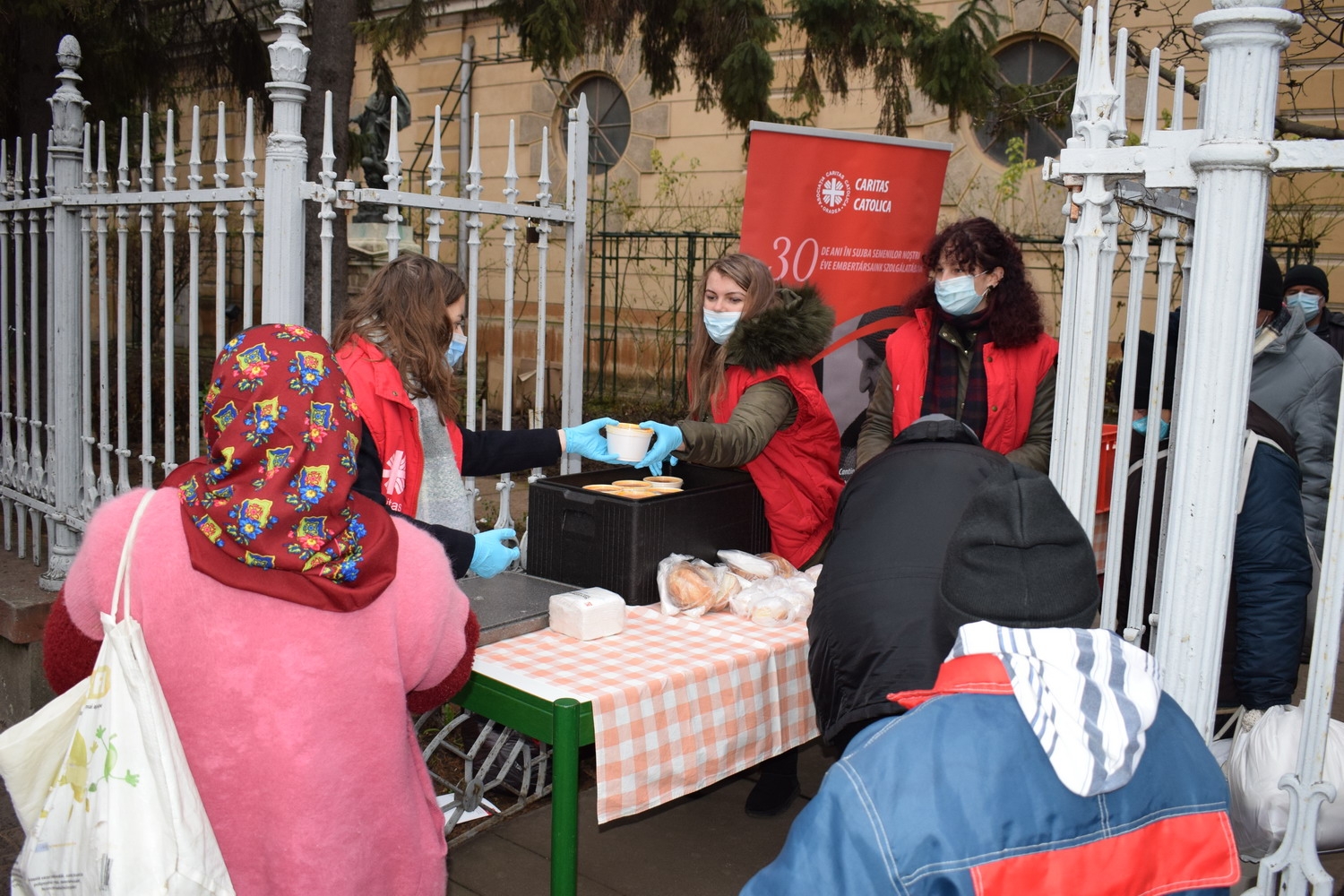 Weekly hot-meal distributions on street